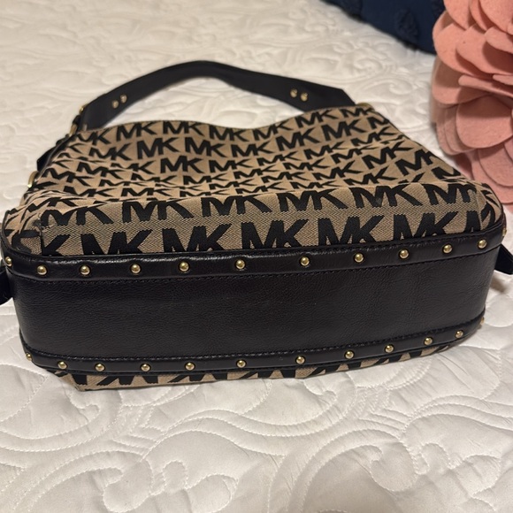 Michael Kors Large Shoulder Bag - Picture 8 of 9